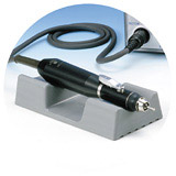 Lever-type handpiece allows to exchange the bur by one hand. 