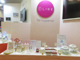 歯科衛生士シリーズ 「f-LINE」コーナーはピンク色で統一し可愛らしいデザインに。デモコーナーでは、目的別のチップでエナックの確かな使い心地を体感していただきました。