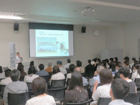 【講演会】「地域の歯科診療所で行う口腔機能低下症の評価と計画の実際」2018年度の診療報酬改定で保険収載された口腔機能低下症の評価方法や管理計画について症例を提示しながらご講演していただきました。講師:谷口 裕重先生(朝日大学歯学部 口腔病態医療学講座 障害者歯科学分野 准教授/歯科医師)渡邉 理沙先生(医療法人静心会 桶狭間病院 藤田こころケアセンター 歯科/歯科衛生士)