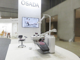 〇オサダユニオートグレアオサダの最高水準の機能を搭載し、質が高く、心地よい診療を可能にした新ユニットです。座り心地のよさや診療のしやすさなどを実際にご体感いただきました。